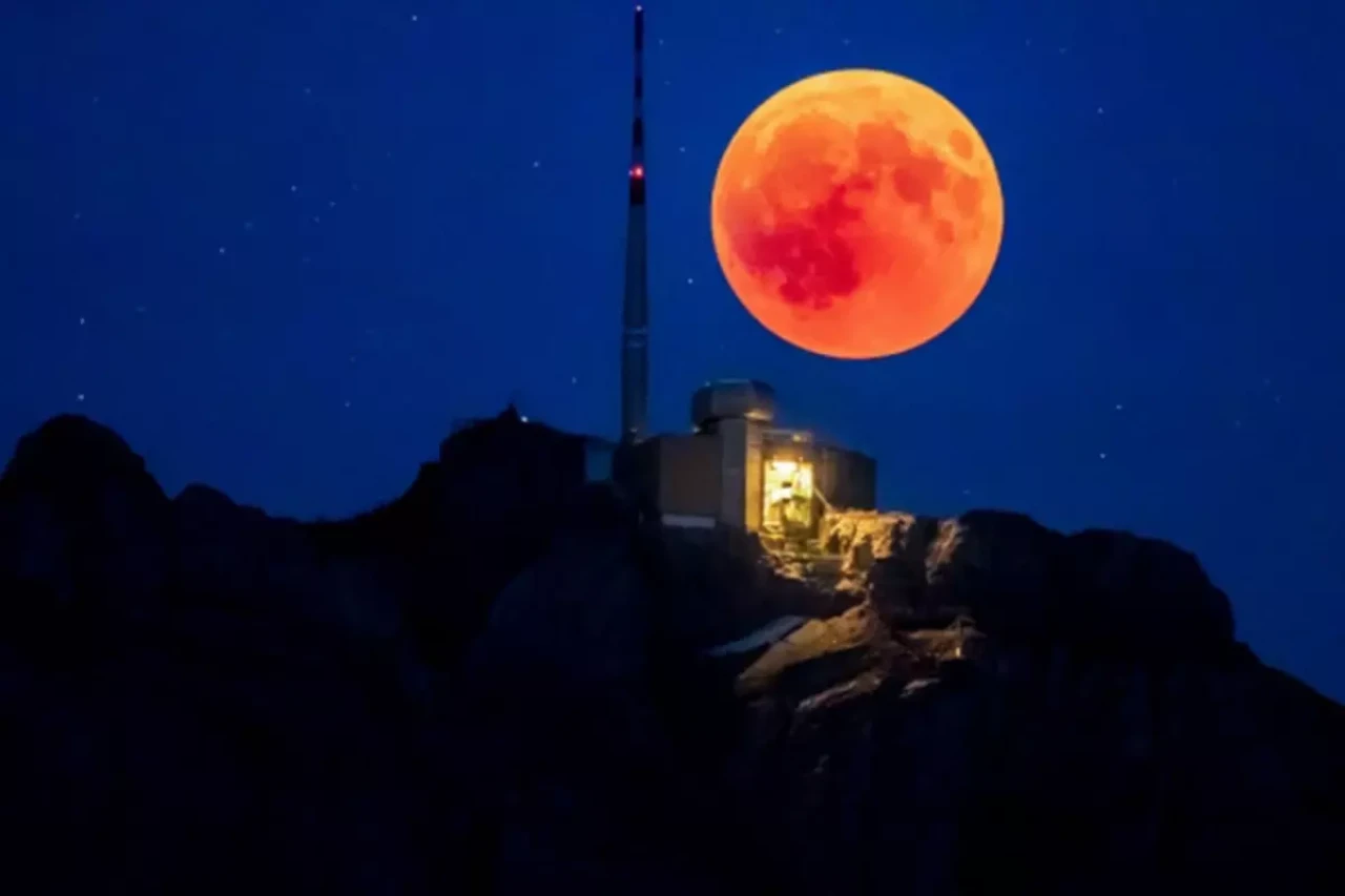 "Kanlı Ay" Türkiye semalarında da görülebilecek! Kanlı ay ne zaman?