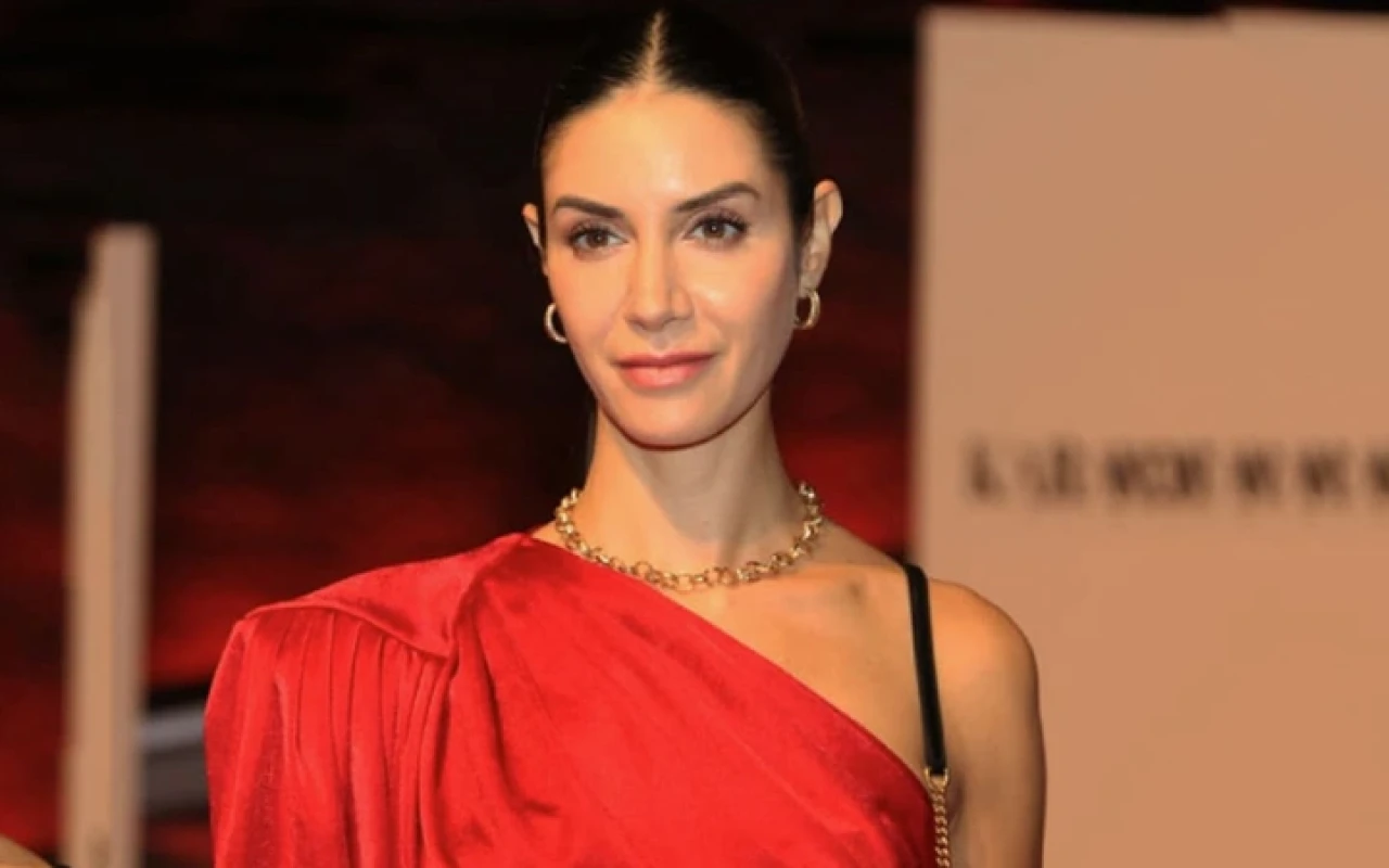 Cem Yılmaz'ın eski eşi Ahu Yağtu yere yığıldı, apar topar hastaneye kaldırıldı!