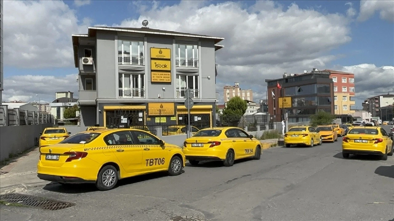 İstanbul’da taksi ücretlerine zam: Taksimetreler güncellendi