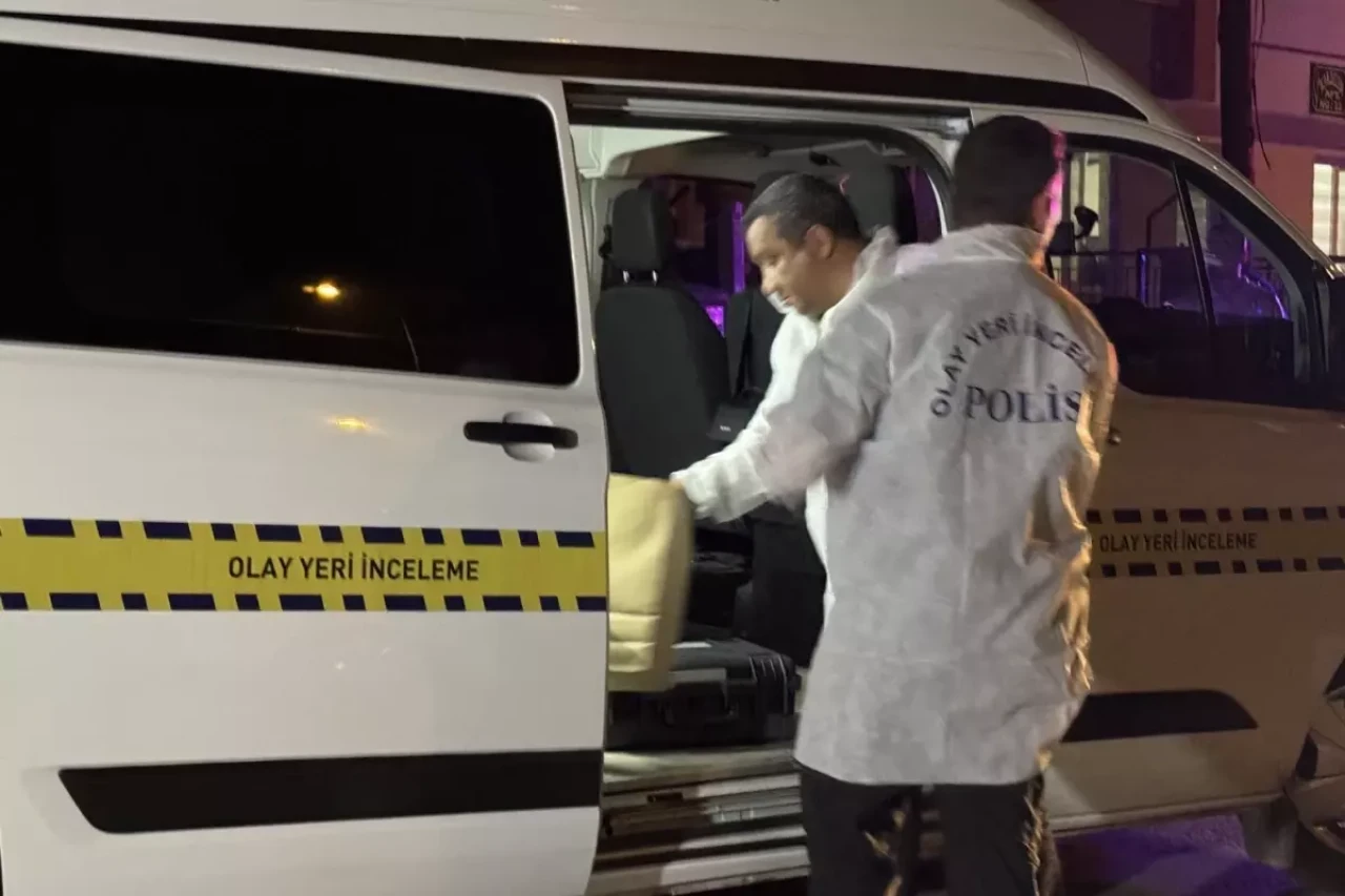 Eve giren ekipler 1'i bebek 3 kişinin yanmış cesetleriyle karşılaştı