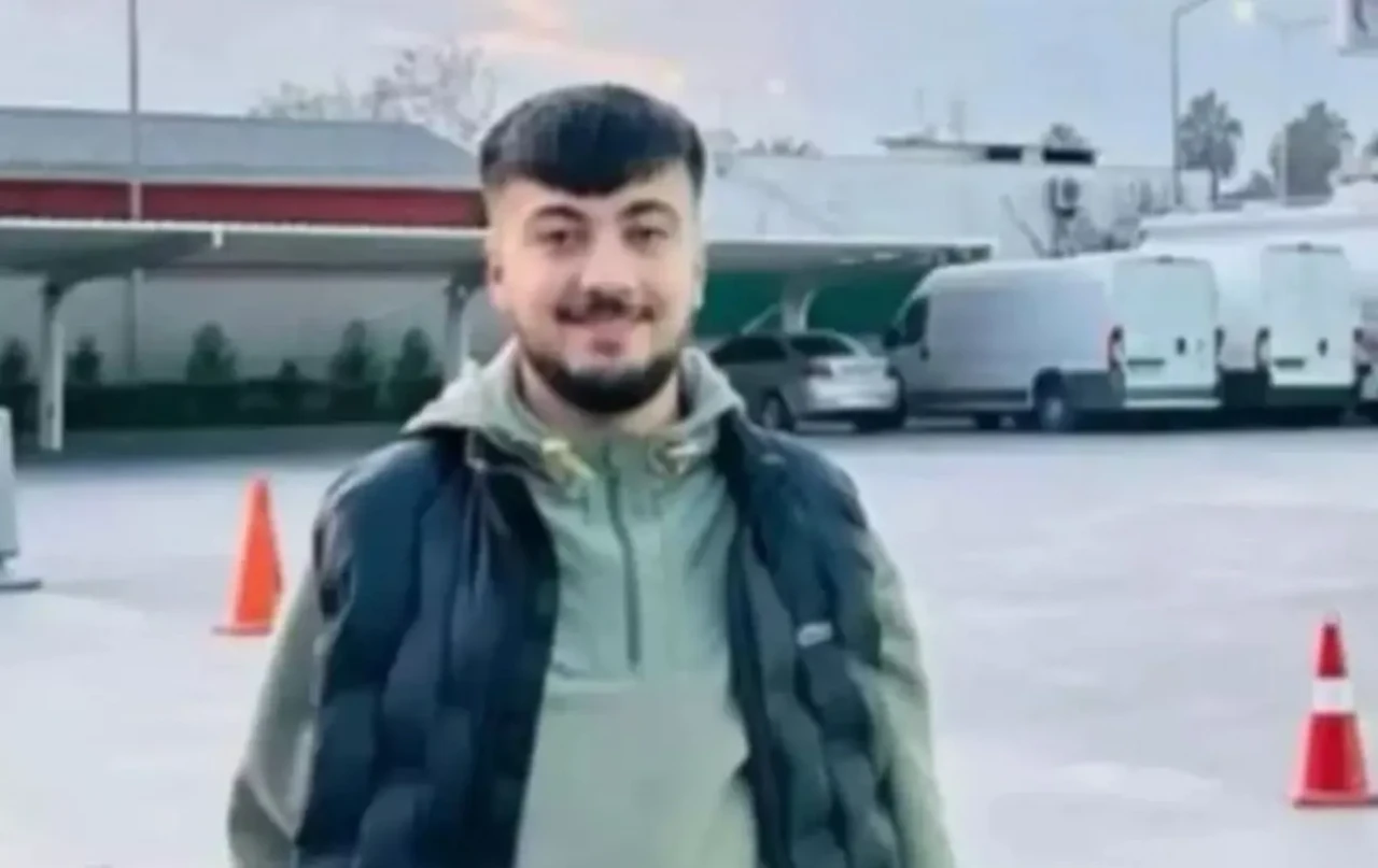 Mersin’de sokak düğününde silahlı saldırı: 20 yaşındaki genç hayatını kaybetti