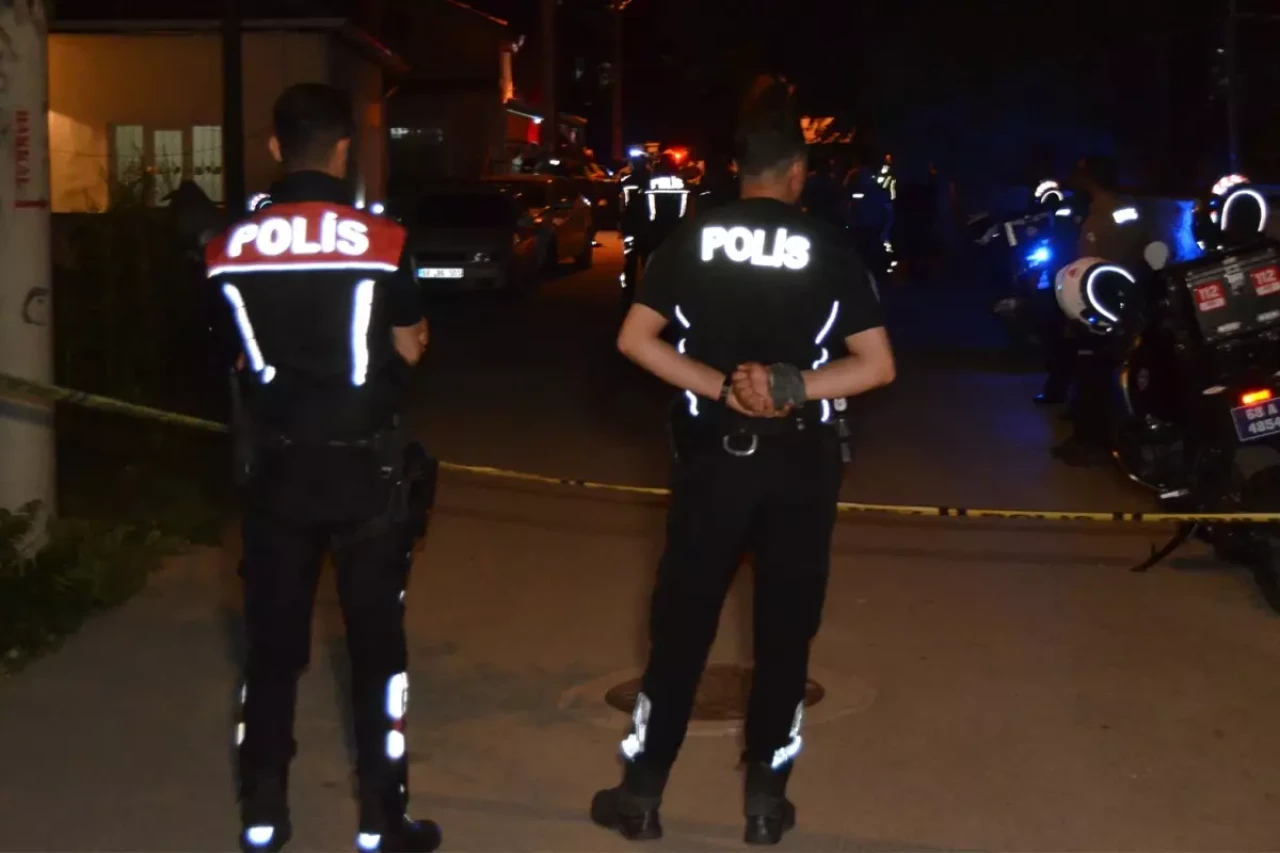 Annesi, kardeşi ve komşusunu vurup intihara kalkıştı