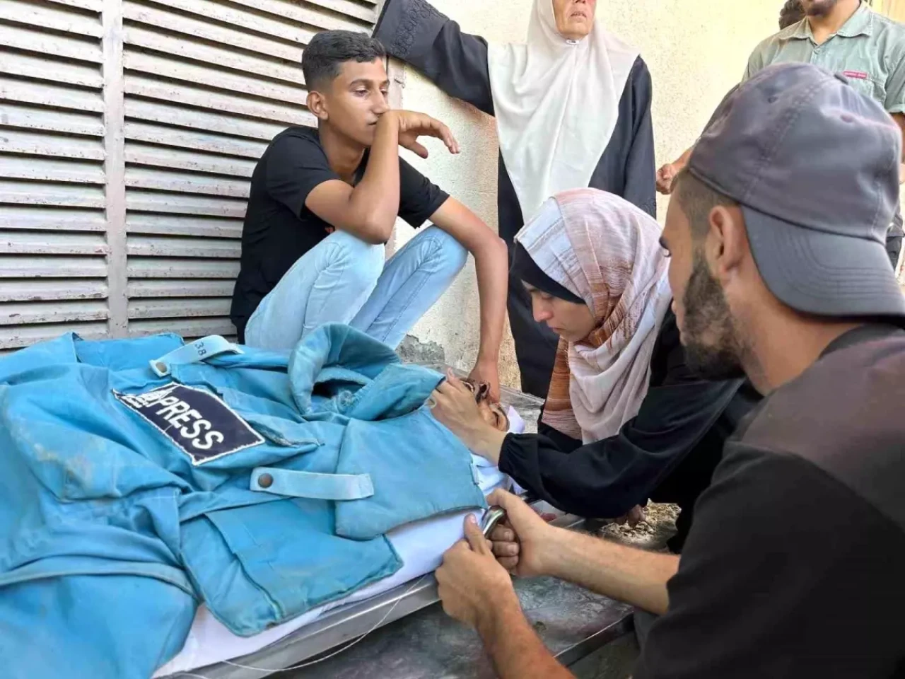 Gazze’de İsrail saldırısında Filistinli gazeteci hayatını kaybetti