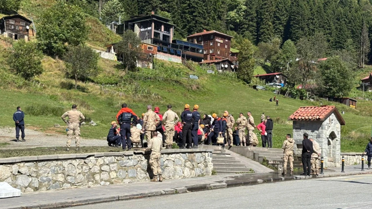 Ayder Yaylası’nda mahsur kalan 115 kişi helikopterlerle kurtarıldı