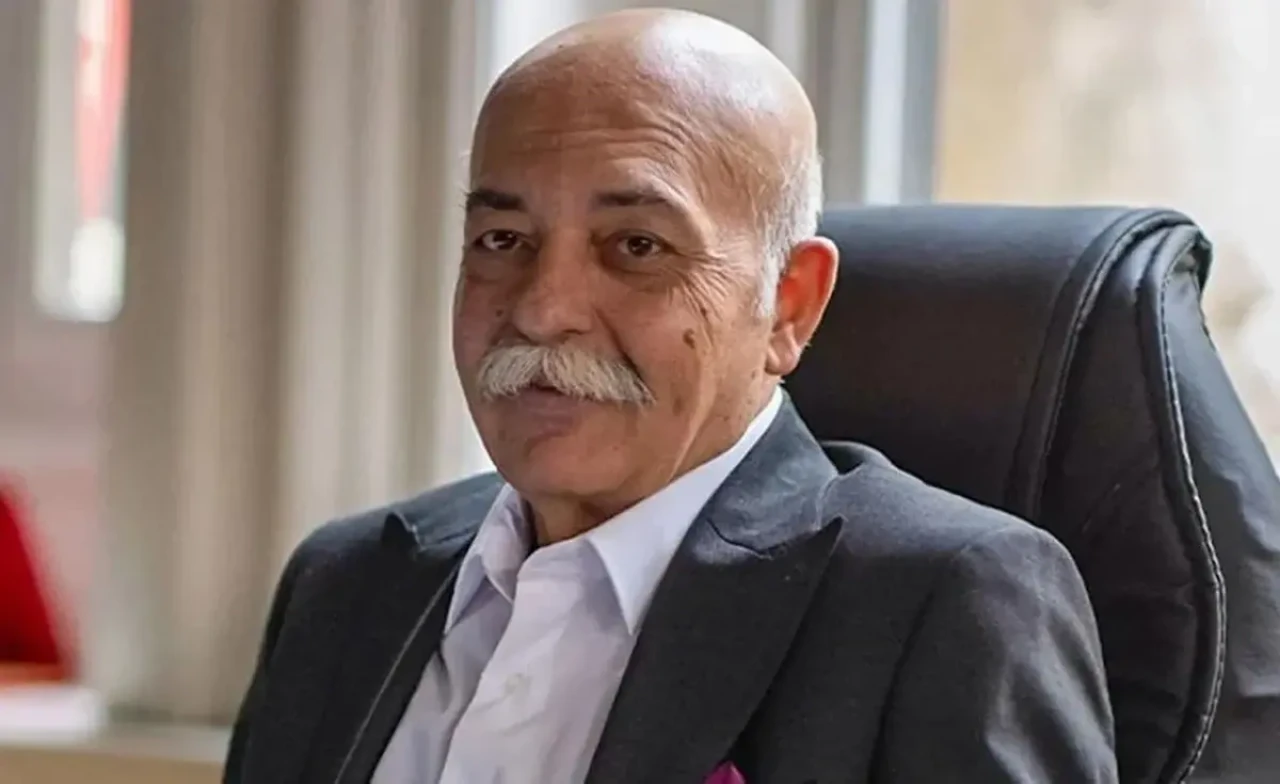 Usta oyuncu Settar Tanrıöğen, kedisiyle birlikte 2 oda bir salon evde yaşıyor