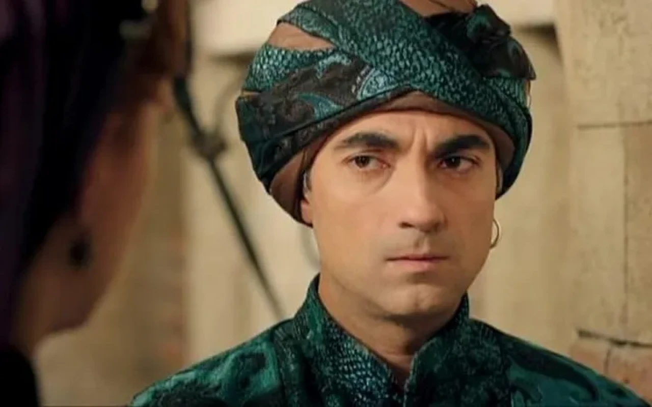 Muhteşem Yüzyıl'ın Sümbül Ağa'sı kaslı haliyle beğeni rekoru kırdı!