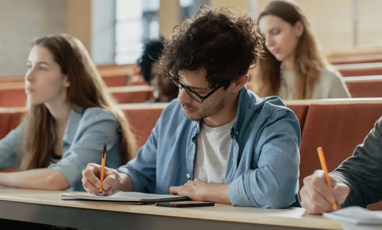 Derste not alırken reden dizüstü bilgisayarınızı kullanmamalısınız?