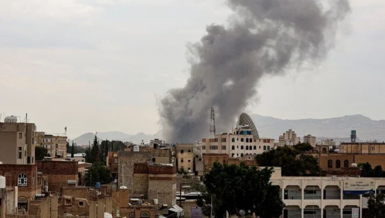 İsrail, Yemen'in başkenti Sana'yı vurdu