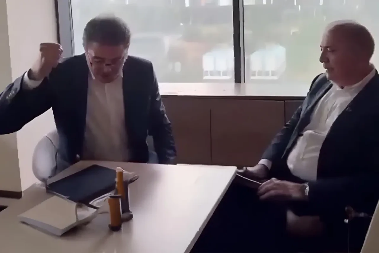 Özel'in yardımcısından Gürsel Tekin'e sert tepki: 5 bin polisle buraya gelinir mi?