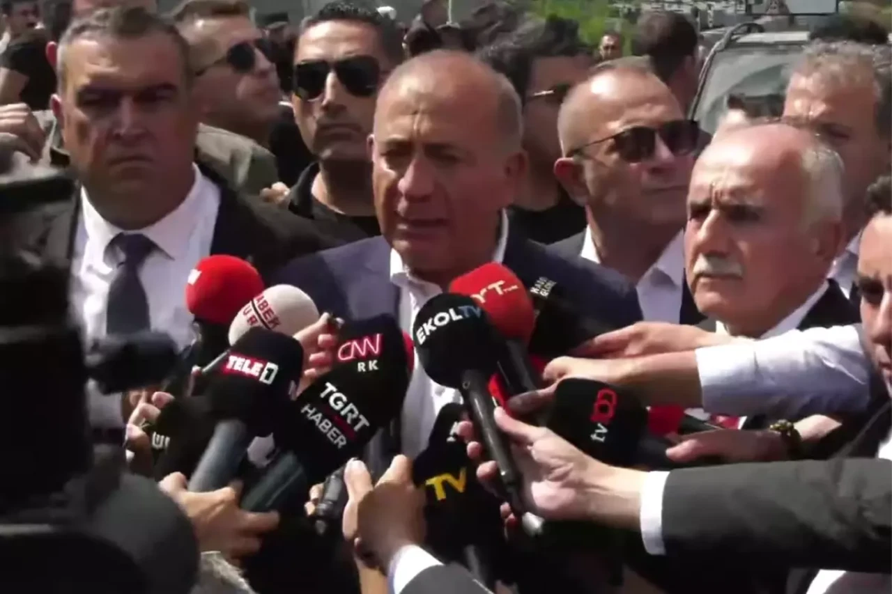 Gürsel Tekin CHP il binasına geldi: İşte ilk sözleri