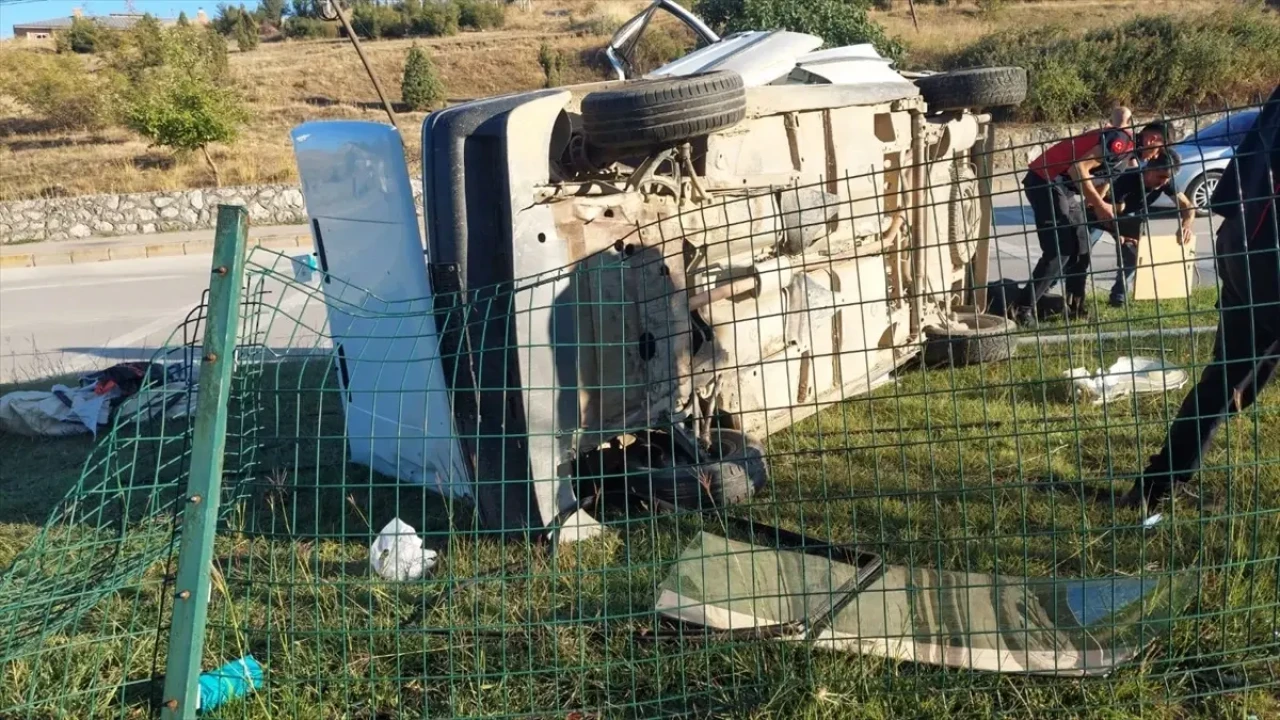 Sinop’ta otomobil devrildi: Sürücü yaralı hastaneye kaldırıldı