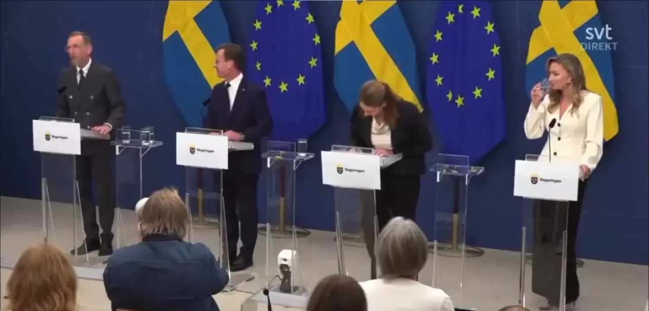 İsveç Sağlık Bakanı basın toplantısında fenalaştı