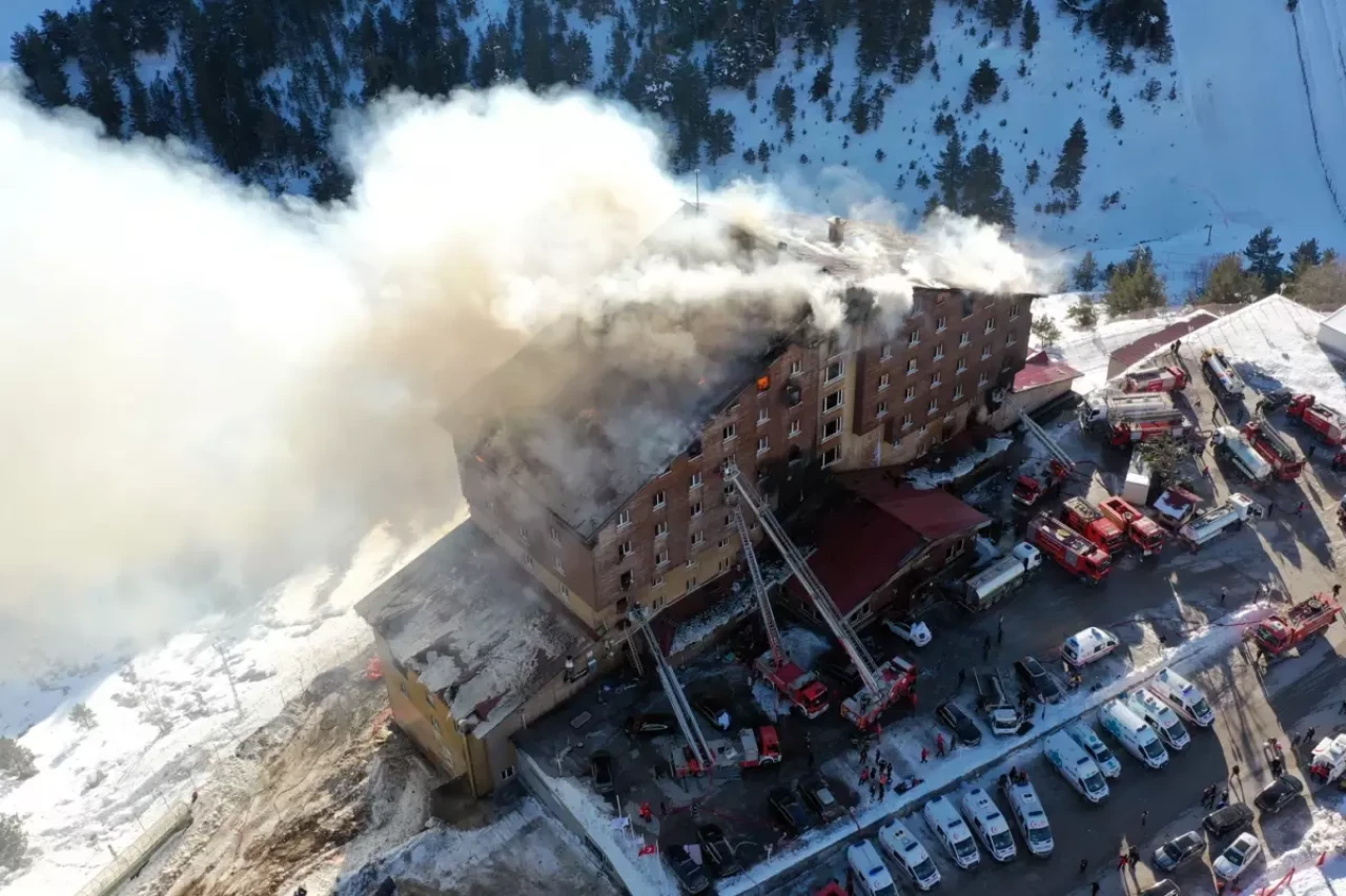 Kartalkaya’daki otel yangını davasında 4 kişi için daha yakalama istendi