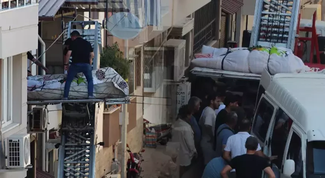 Aydın’da 310 kiloluk kişinin cenazesi eşya asansörüyle evden çıkarıldı