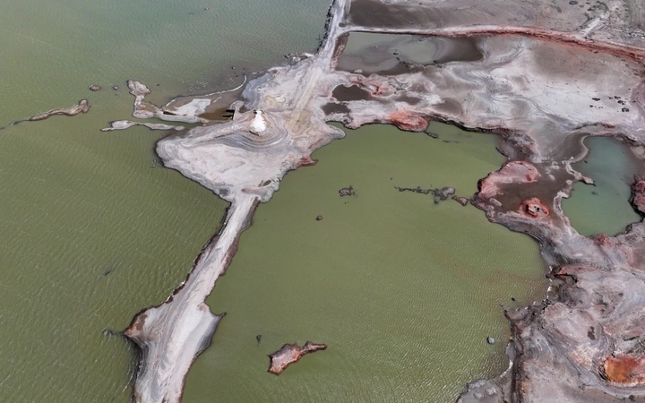 İzmir'in suyunu veren Tahtalı Barajı'nı gören şok oluyor! Adalar çıktı ova oldu