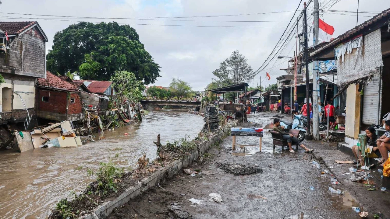 Endonezya’da sel ve toprak kayması: 20 ölü, 6 kayıp