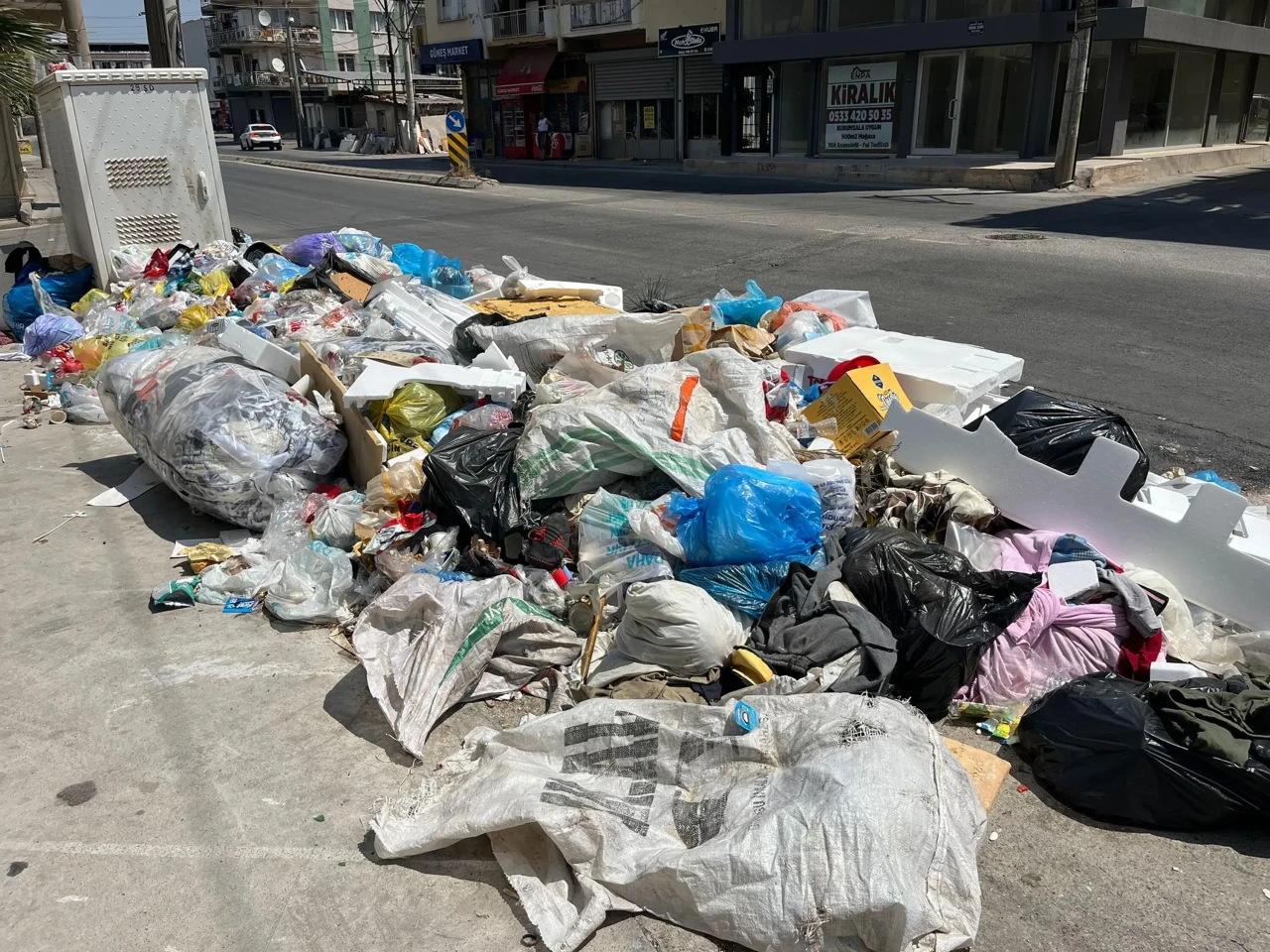 İzmir'de çöpler neden toplanmıyor?