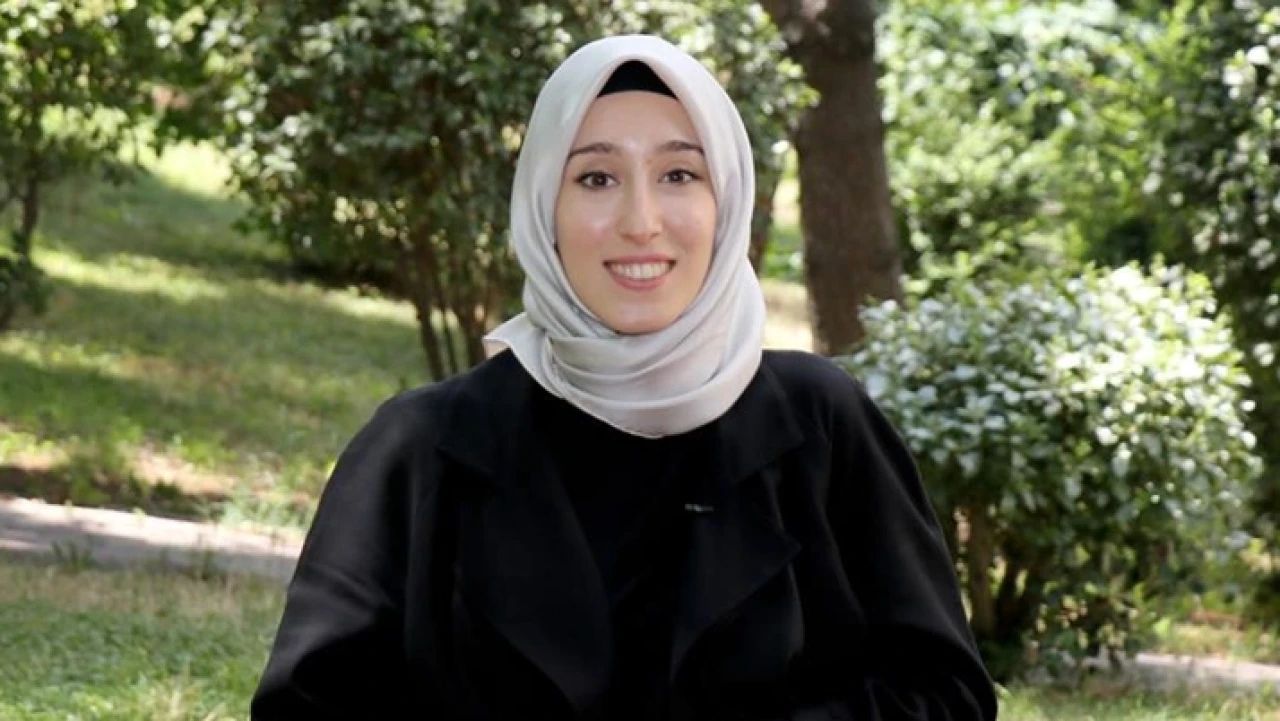 AK Parti İstanbul Milletvekili Rümeysa Kadak, Oxford'un yeni reklam yüzü oldu