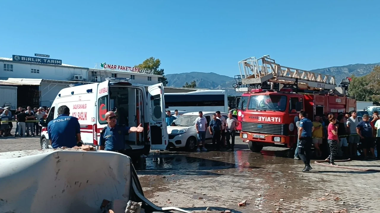 Antalya’da toptancı halinde patlama: 4 yaralı