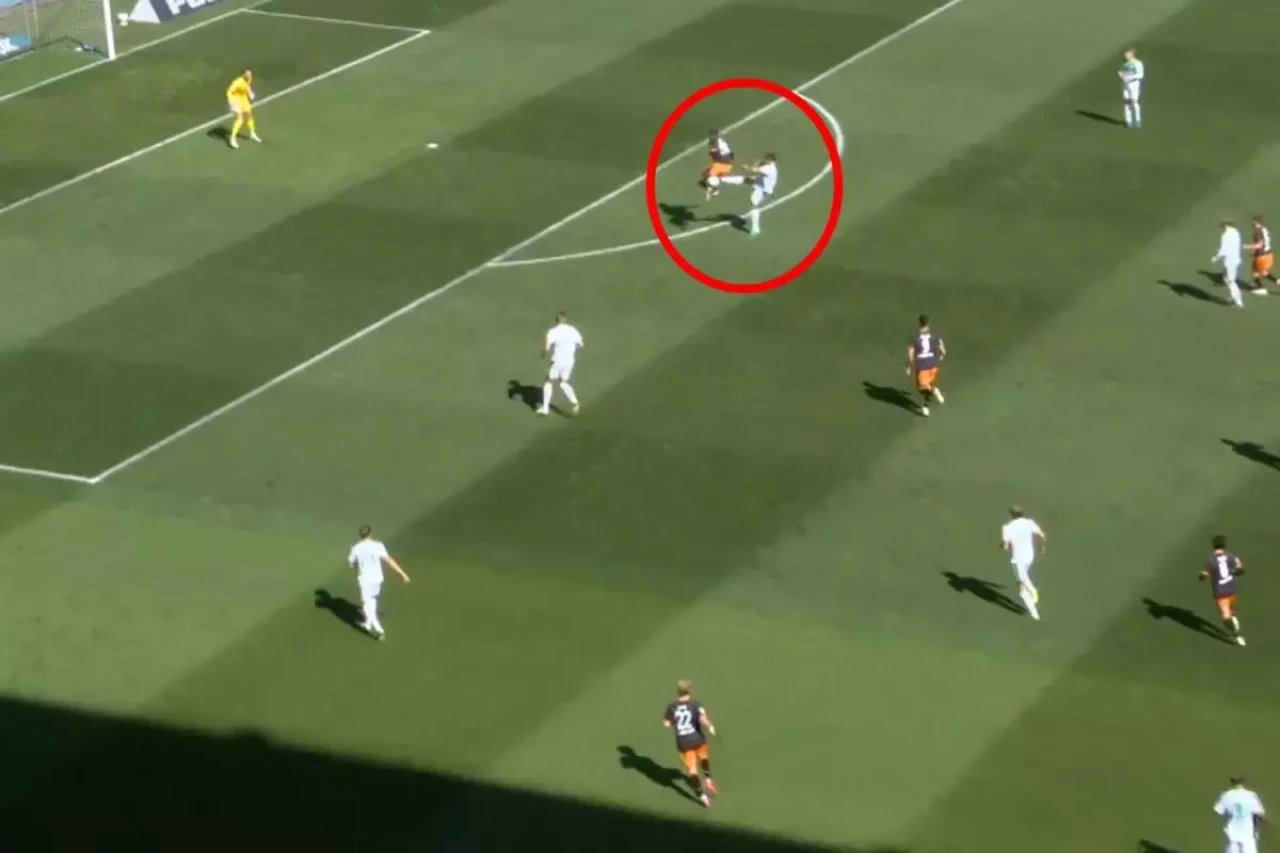 Maçın 22. saniyesinde kırmızı kart! Lig tarihine geçti