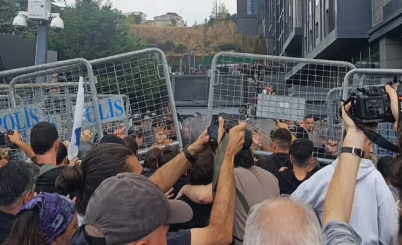 CHP İstanbul İl Başkanlığı önündeki protestolarda 10 gözaltı, 39 kişi hakkında işlem