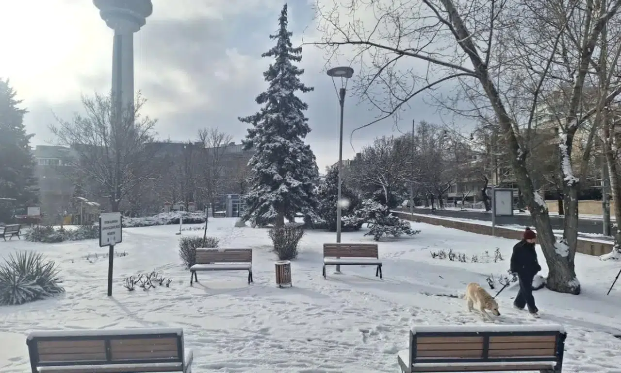Ankara'da yarın okullar tatil mi? 25 Şubat 2026 Ankara kar tatili var mı, valilik açıklama yaptı mı?
