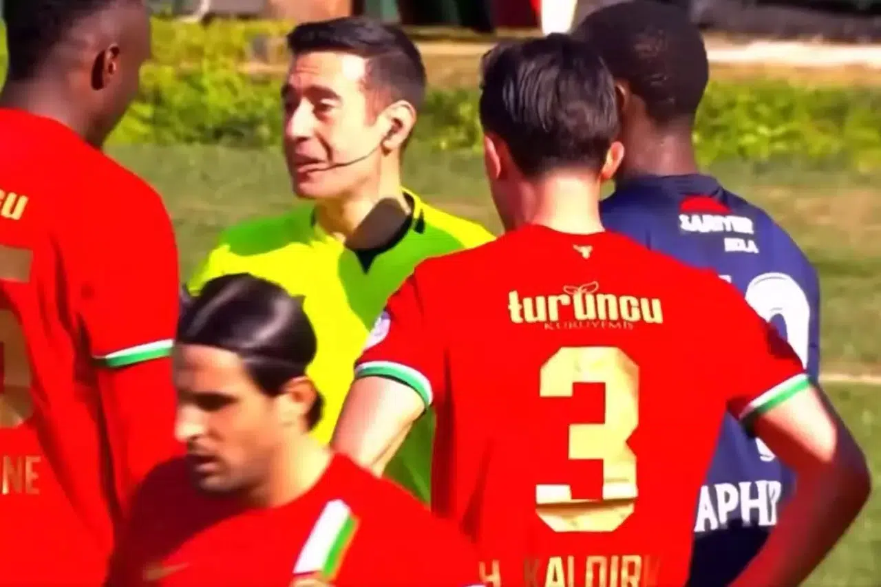 Amedspor maçında kırmızı kart krizi: TRT spikerinden dikkat çeken yorum