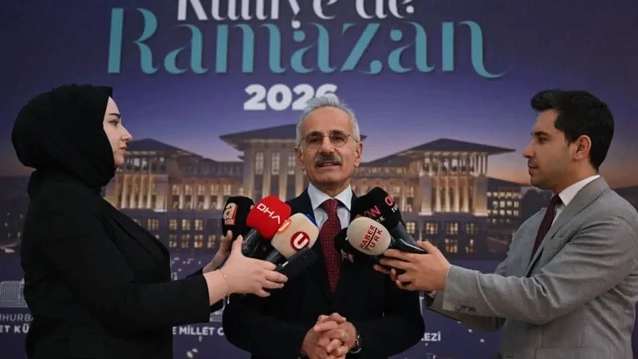 Bakan Uraloğlu: "15 yaş altının sosyal medyada olmasını istemiyoruz"