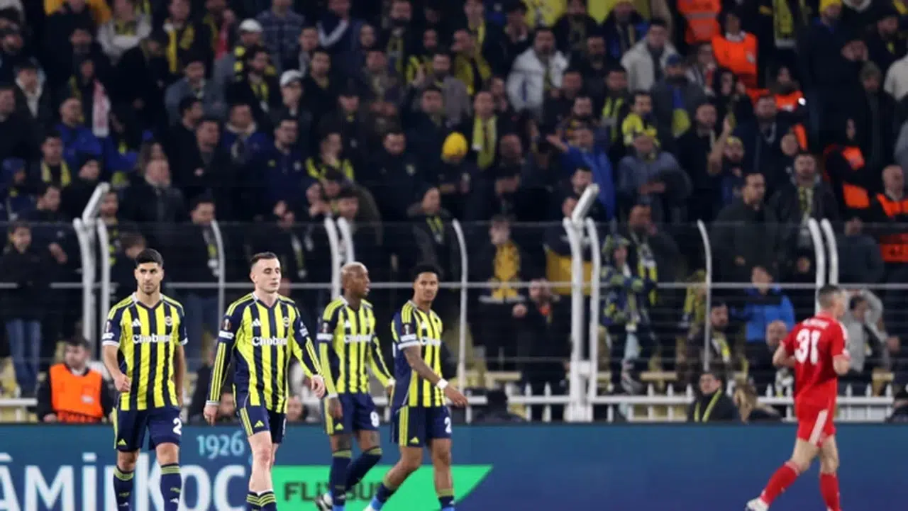 Kadıköy'de soğuk duş! Fenerbahçe Avrupa Ligi'nde dağıldı