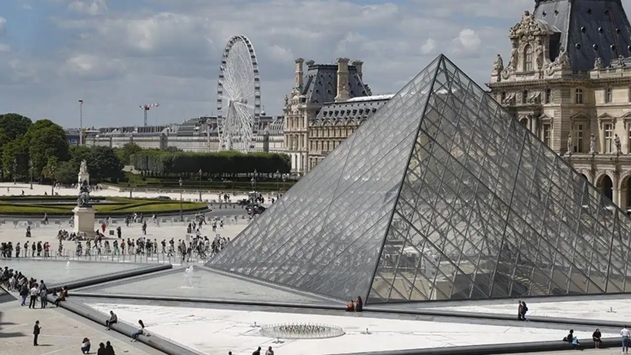 Louvre Müzesi Müdürü Laurence des Cars istifa etti: Macron istifayı kabul etti