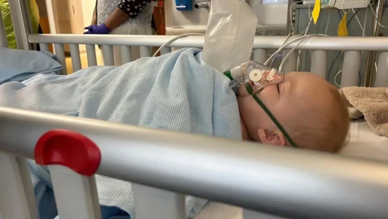 Covid taşa çevirdi! 17 aylık bebek ağlarken bir anda taşlaştı doktorlar bile...