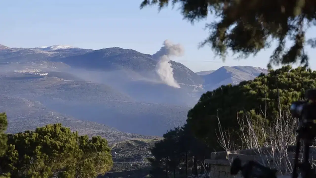 İsrail'den yeni hamle! Lübnan'ı vurdu sınıra asker yığdı