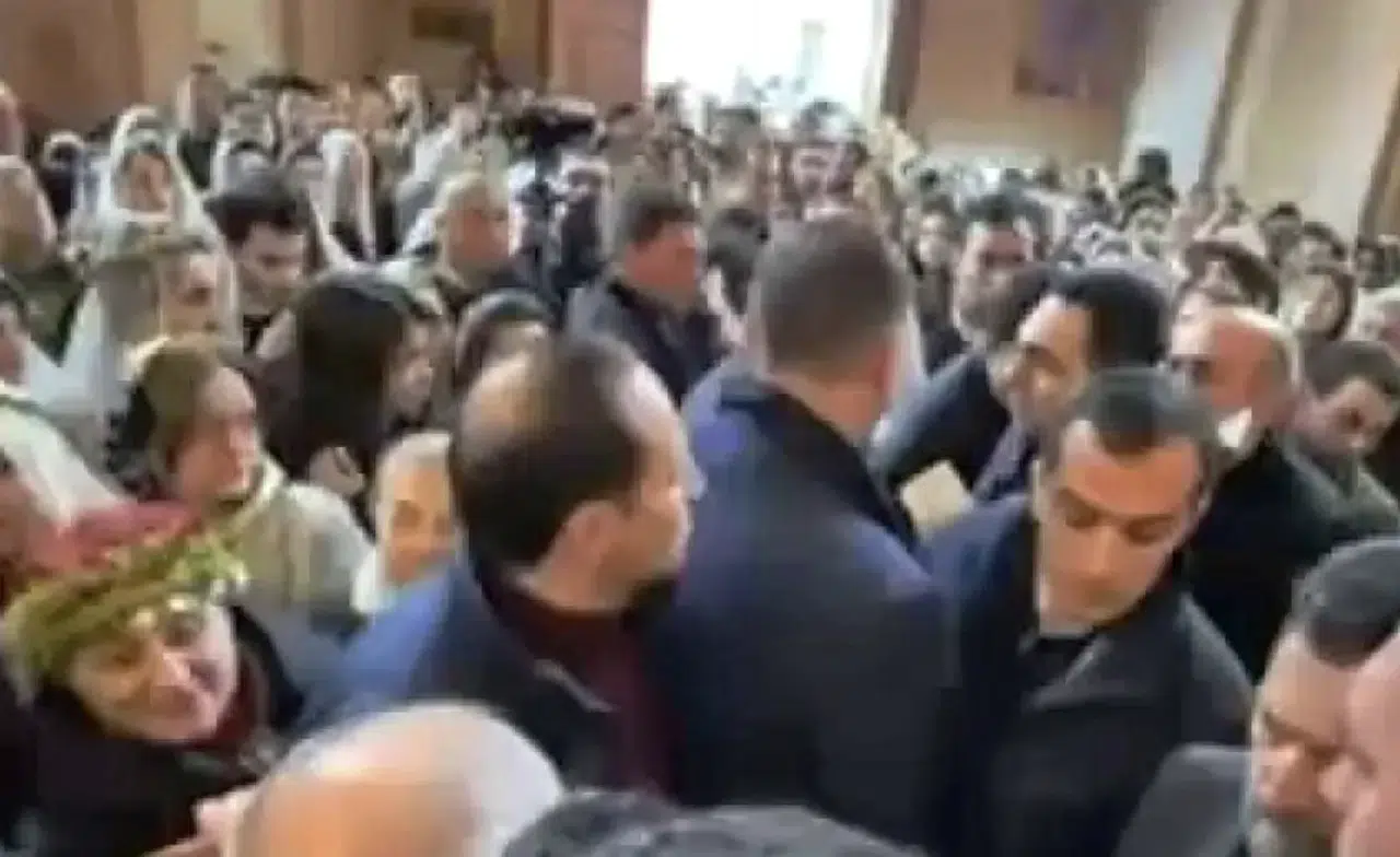 Ermenistan Başbakanı Paşinyan’a kilisede saldırı: 2 Şüpheli gözaltına alındı