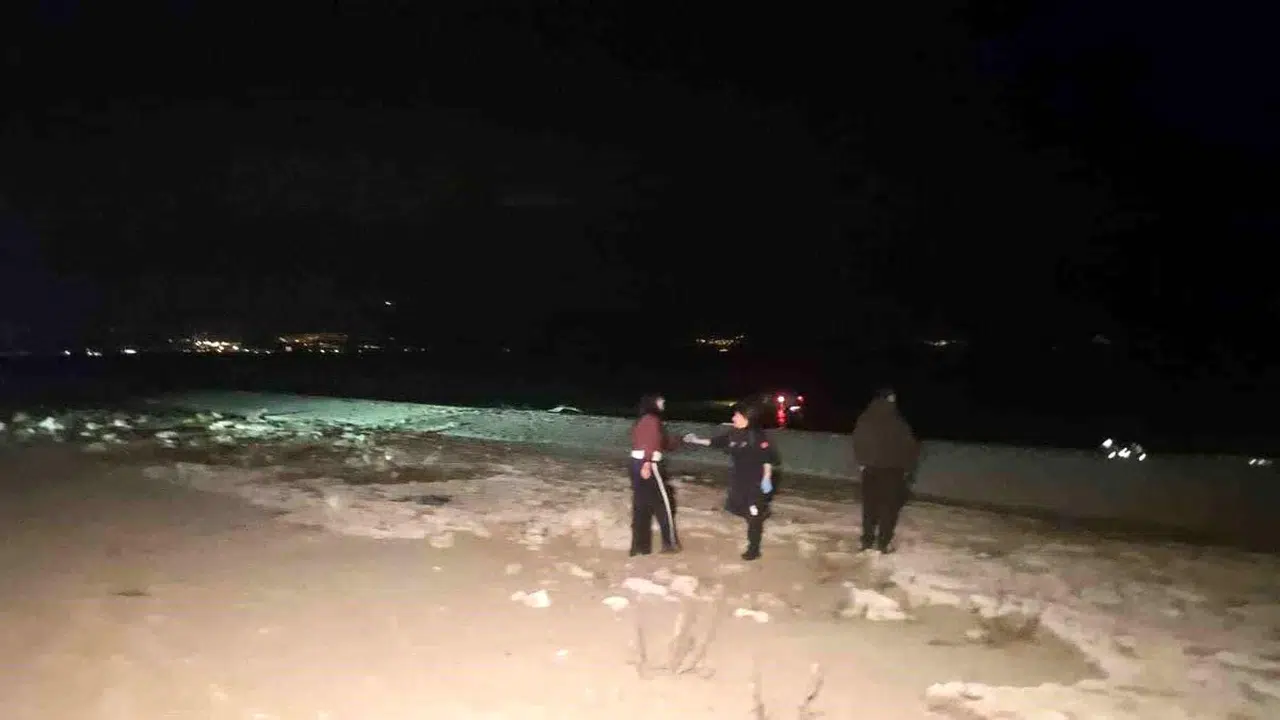 Kontrolden çıkan araç İznik Gölü’ne uçtu: Sürücü kurtarıldı