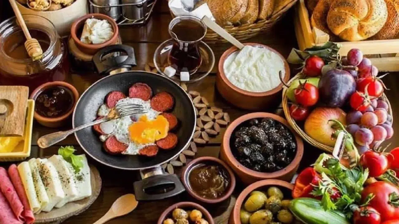 Sabah aç karnına sakın yemeyin! Uzmanlara göre bu 9 gıda vücudu mahvediyor