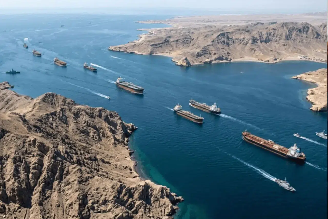 İran, Hürmüz Boğazı'nı tek bir şartla açacağını duyurdu