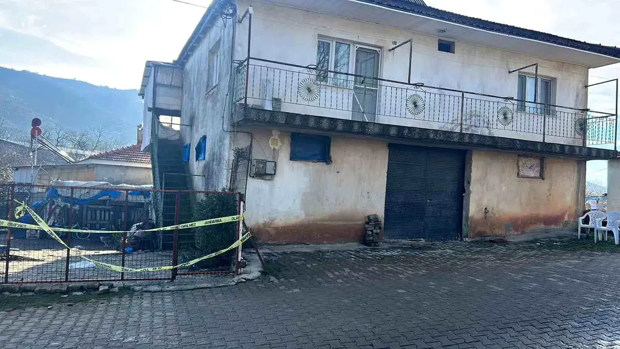 Manisa'da boşanma aşamasındaki eşini ve 3 yakınını başlarından vurarak öldürdü