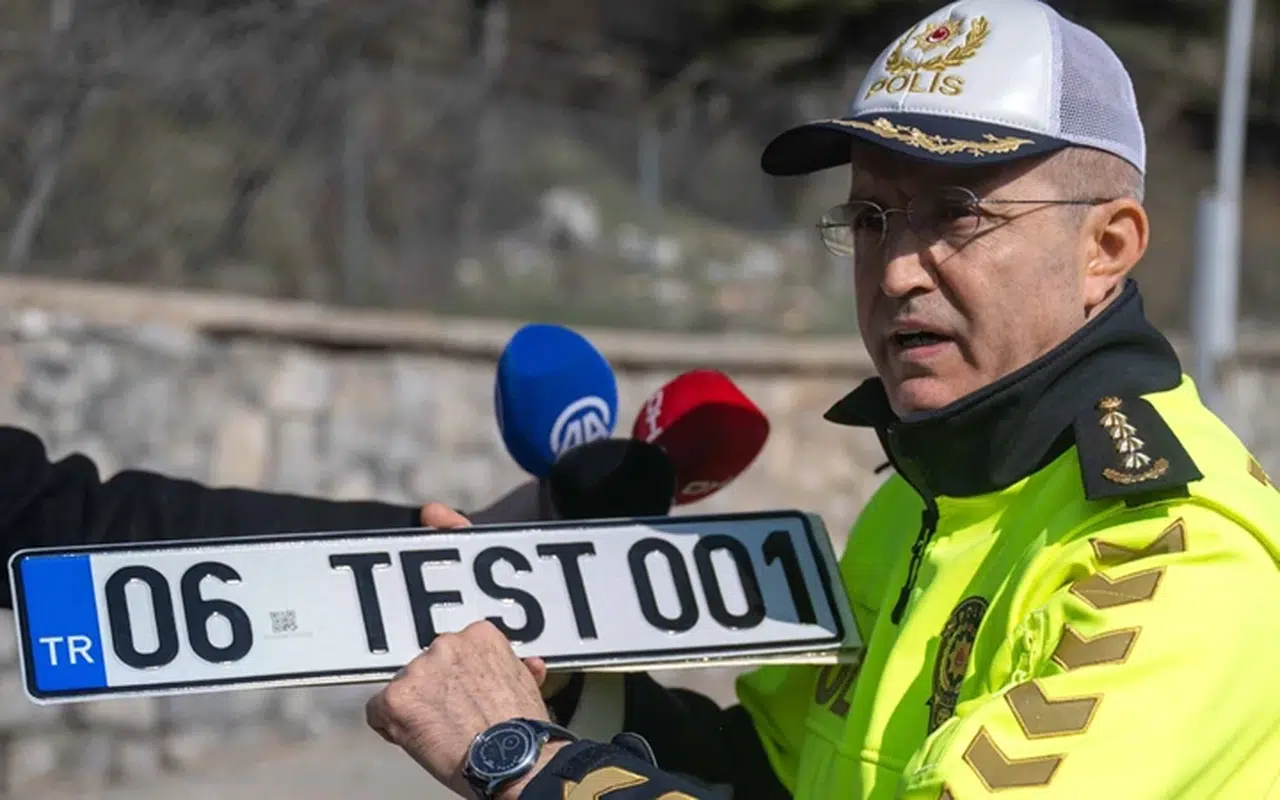 EGM Trafik Başkanı bizzat açıkladı! İşte APP ve standart plaka arasındaki farklar: Bu plakalara ceza yok