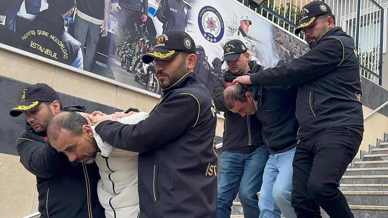 Sultangazi’de cinayet: Araçta silahlı saldırıya uğrayan kişi hayatını kaybetti