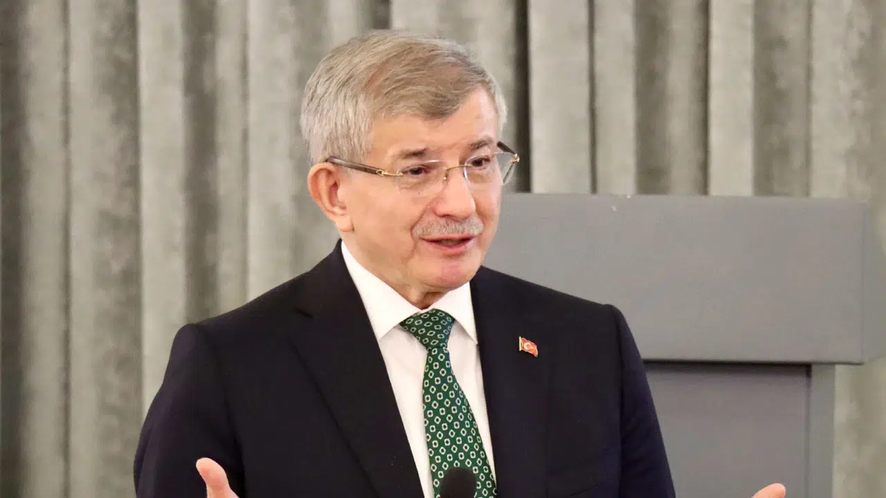 Davutoğlu: Türkiye için aktif tarafsızlık ve arabuluculuk çağrısı