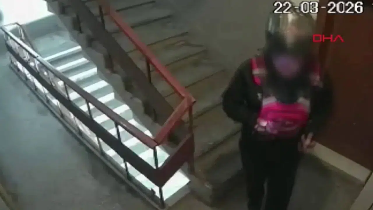 Kayseri'de kurye, sipariş getirdiği binaya idrarını yaptı!