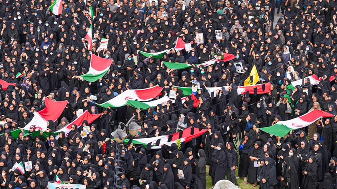 ABD-İsrail’in İran’da katlettiği çocuklar için cenaze töreni: Binlerce kişi katıldı