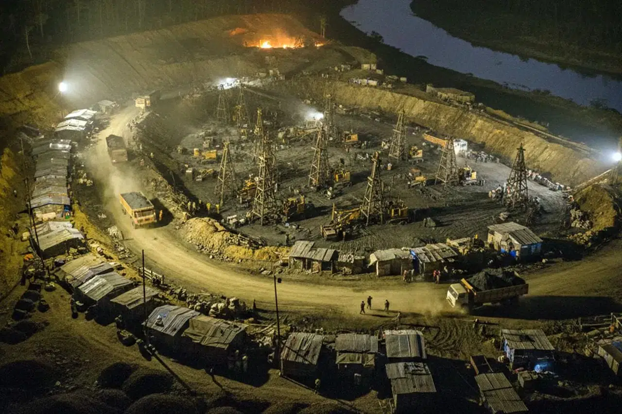 Maden ocağında katliam: En az 74 kişi öldü!