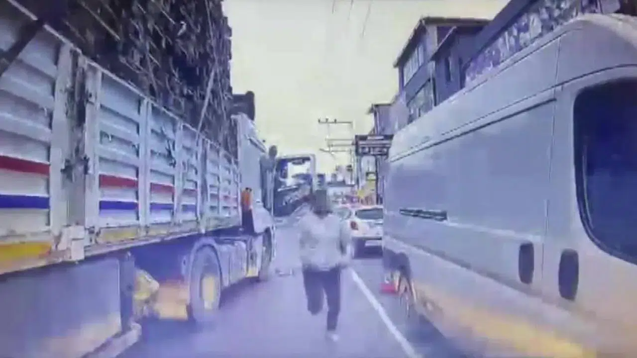 Trafikte bıçakla dehşeti yaşattılar: Baba-oğula 363 bin TL ceza