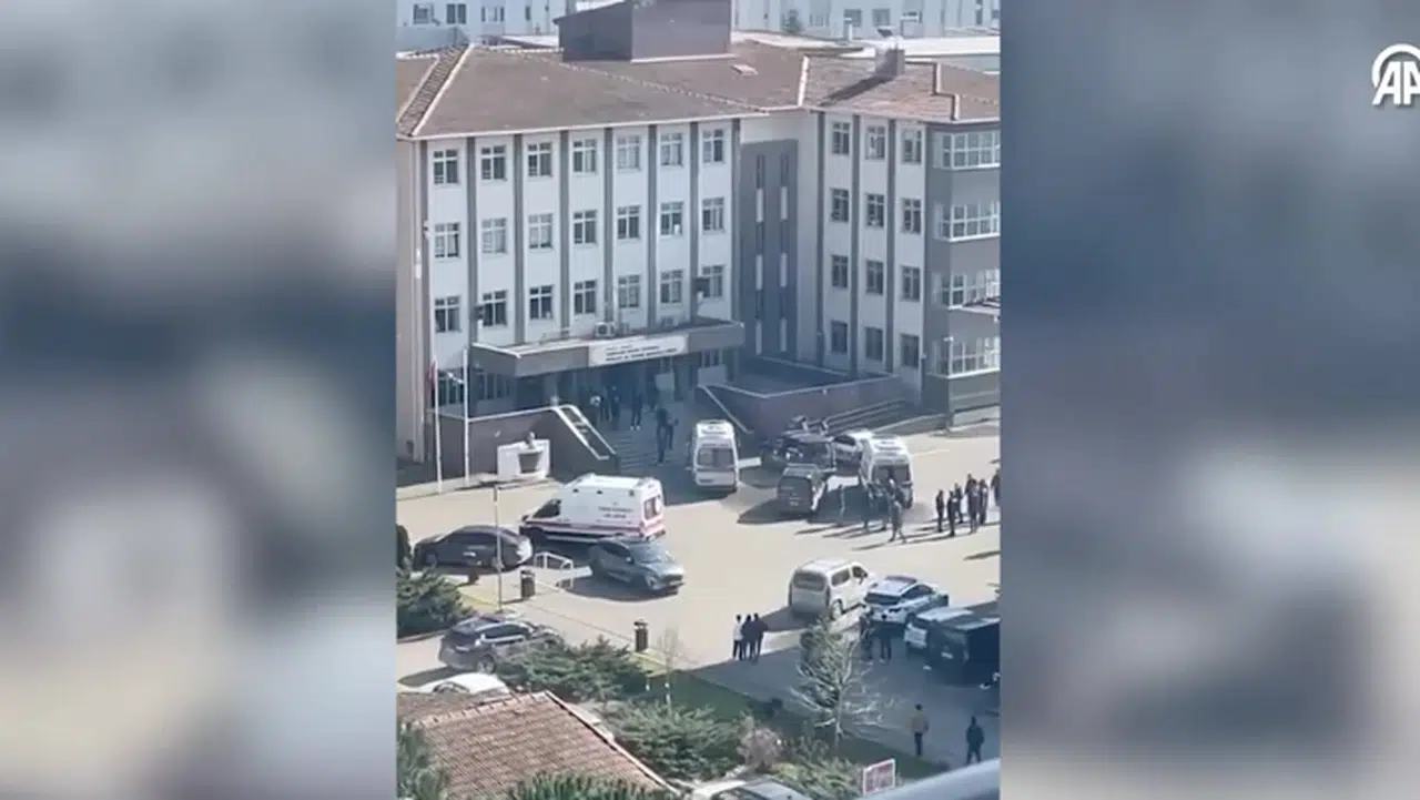 İstanbul'da lisede dehşet! Lise öğrencisi iki öğretmen ve bir öğrenciyi bıçakladı