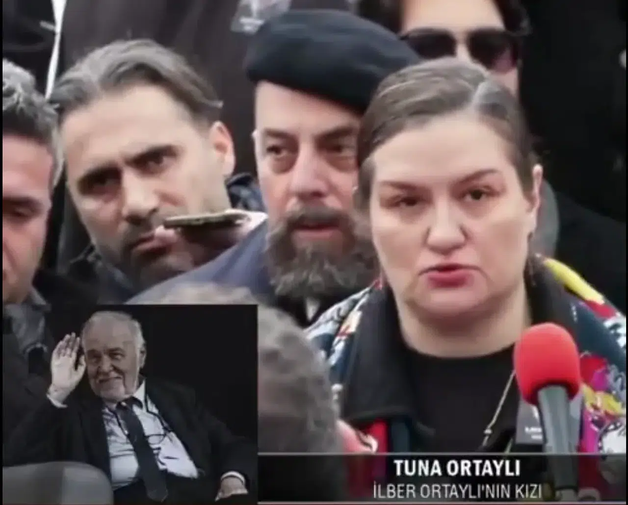 Tuna Ortaylı, babası İlber Ortaylı'nın yarım kalan notlarını görünce gözyaşlarını tutamadı