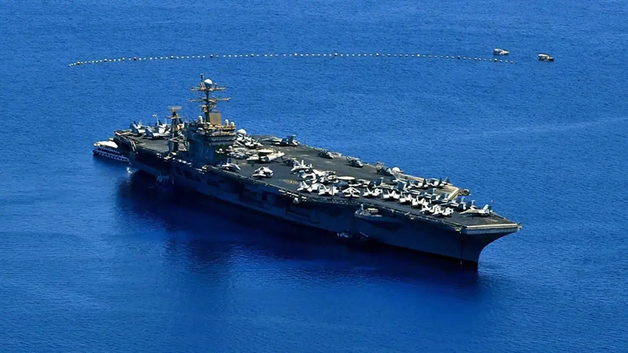 İran duyurdu: Abraham Lincoln uçak gemisine füze saldırısı düzenlendi