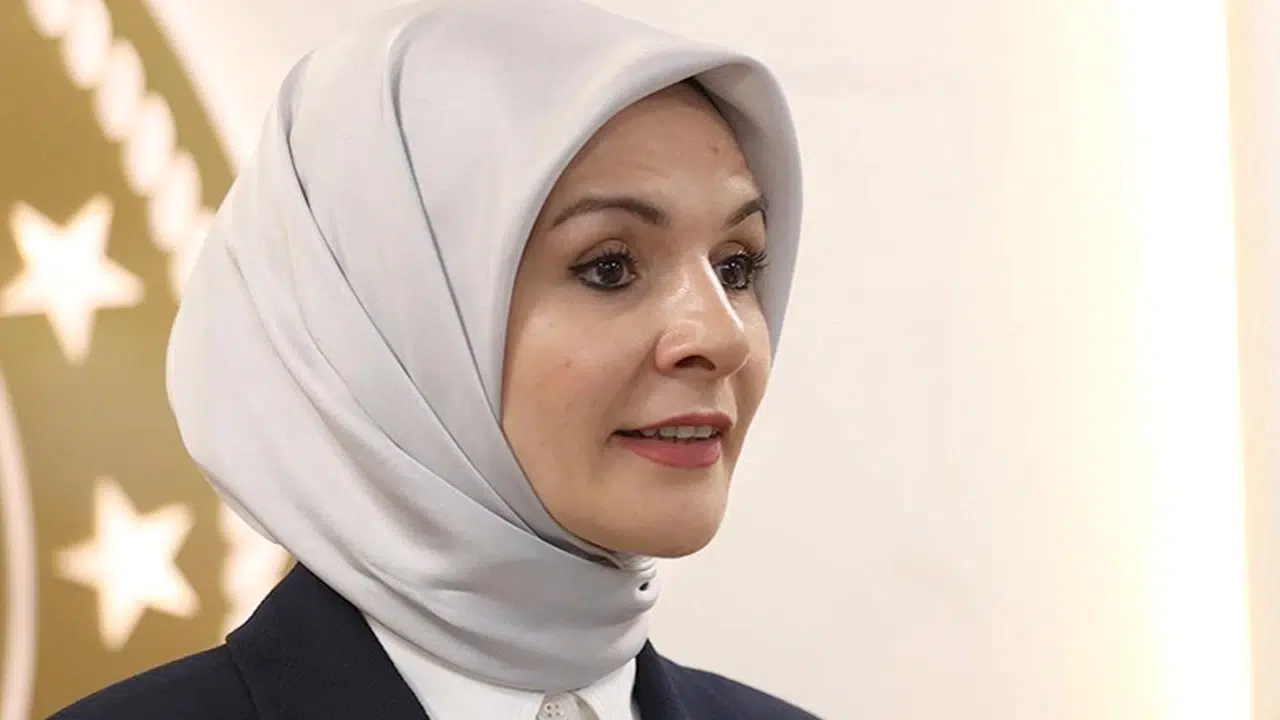 Bakan Göktaş’tan yeni düzenleme: Doğum izni artıyor, sosyal medyaya yaş sınırı geliyor