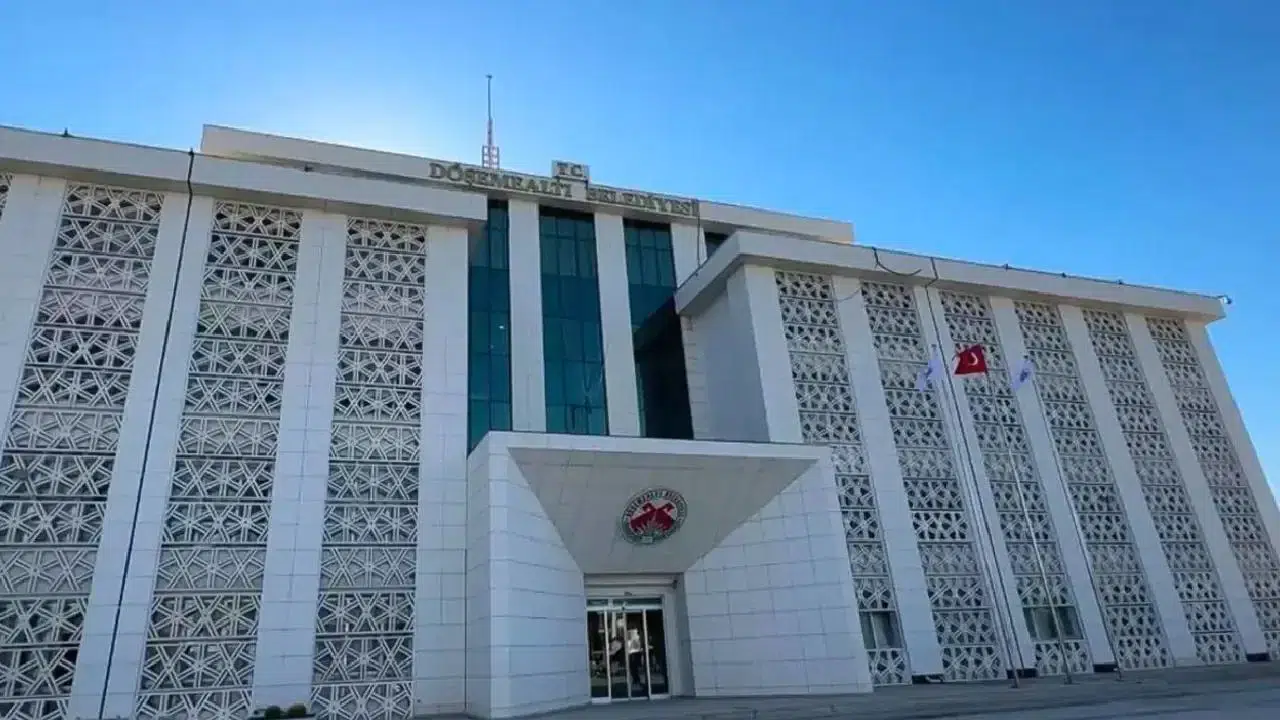 Döşemealtı Belediyesi'ne operasyon! Eski belediye başkanı da gözaltına alındı