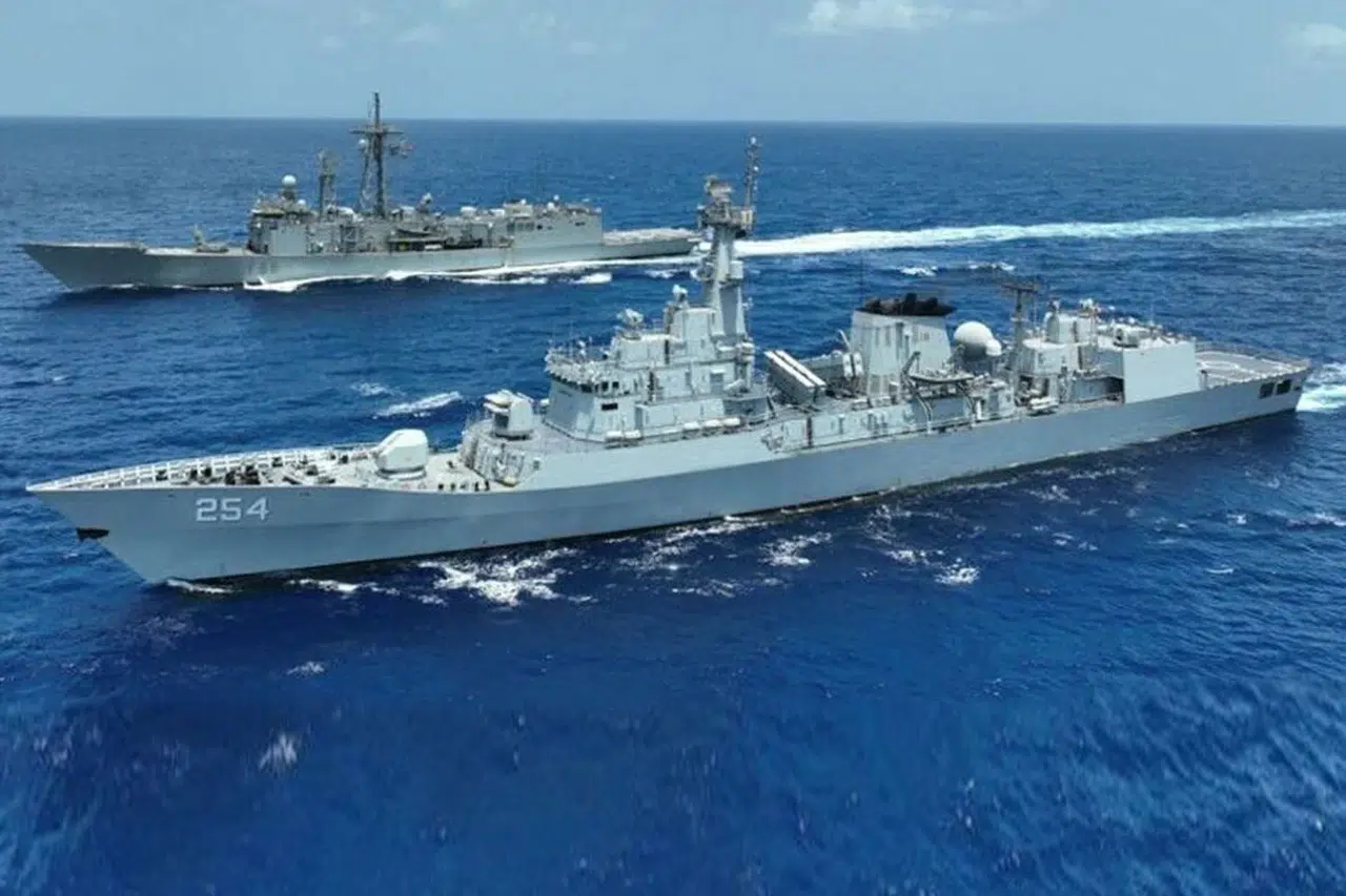 Pakistan'dan deniz güvenliği için yeni operasyon: İki ticaret gemisine refakat ediliyor